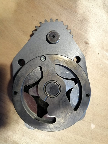 Насос масляный D15-000-41+B/D9 Насос масляный D15-000-41+B/D9